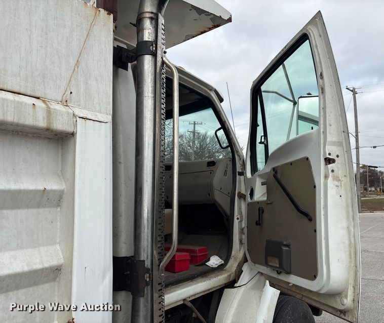 image for item FB8580 2006 Sterling L8500 dump truck