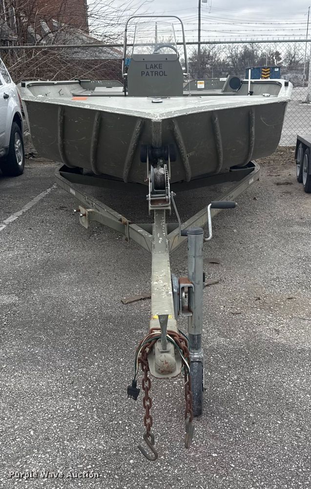 image for item FB8581 2003 Crestline 2070 boat