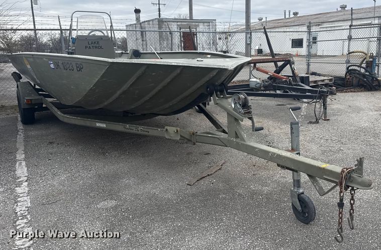 image for item FB8581 2003 Crestline 2070 boat