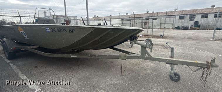 image for item FB8581 2003 Crestline 2070 boat