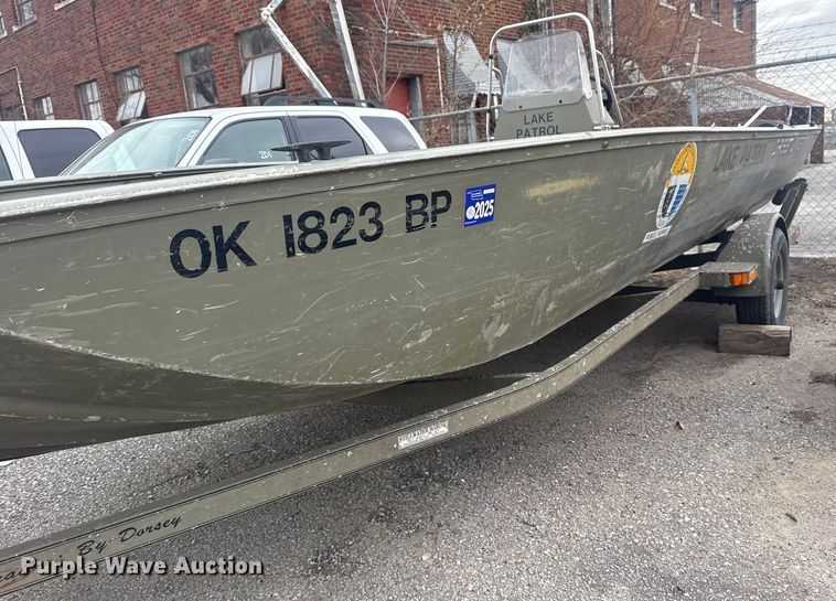 image for item FB8581 2003 Crestline 2070 boat