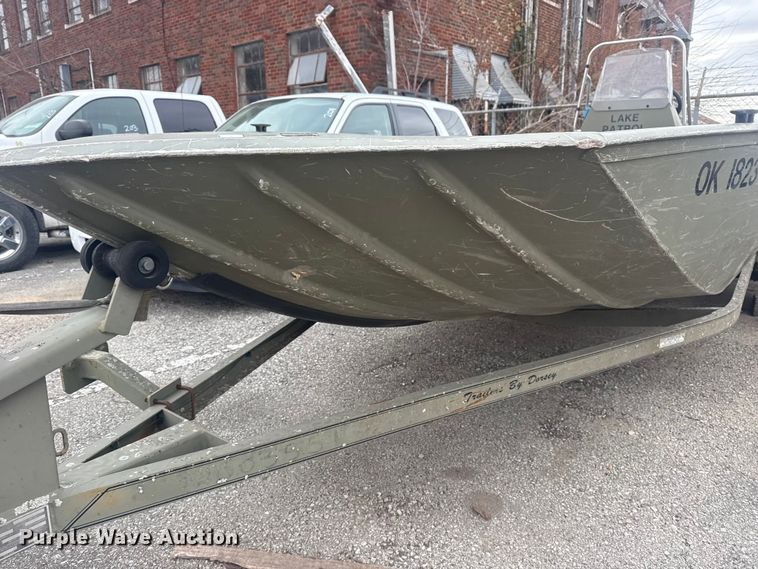 image for item FB8581 2003 Crestline 2070 boat