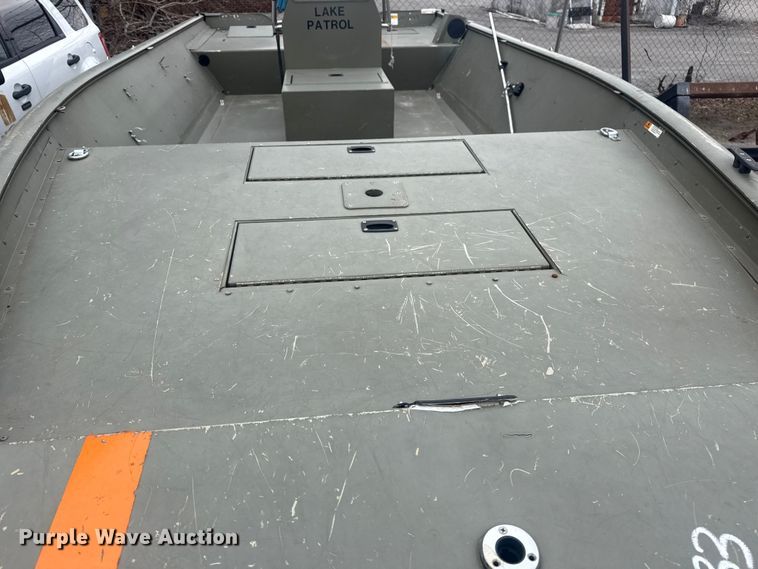 image for item FB8581 2003 Crestline 2070 boat