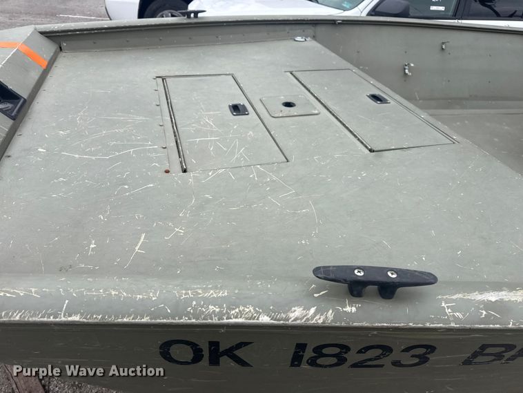 image for item FB8581 2003 Crestline 2070 boat