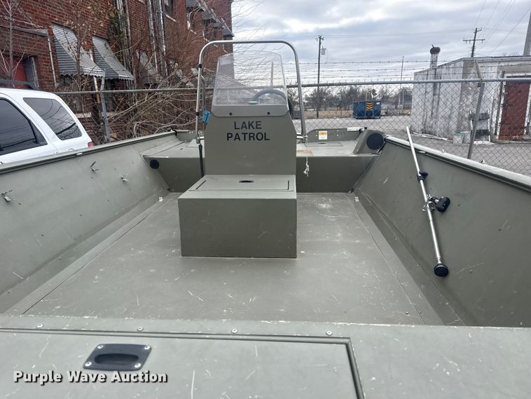 image for item FB8581 2003 Crestline 2070 boat