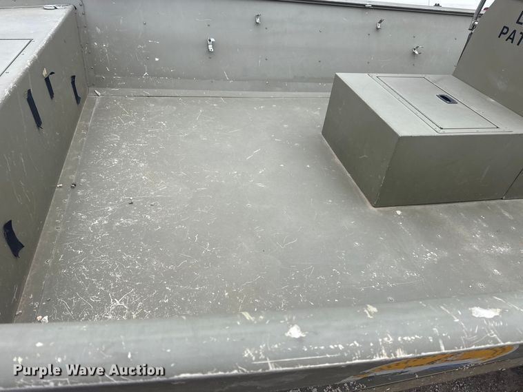 image for item FB8581 2003 Crestline 2070 boat