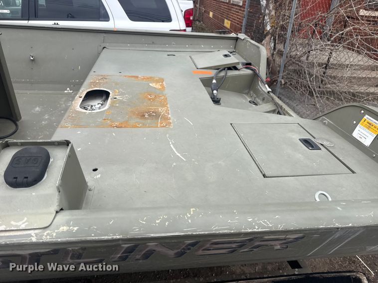 image for item FB8581 2003 Crestline 2070 boat