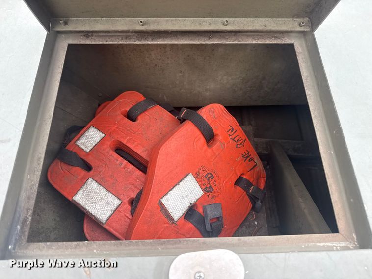 image for item FB8581 2003 Crestline 2070 boat