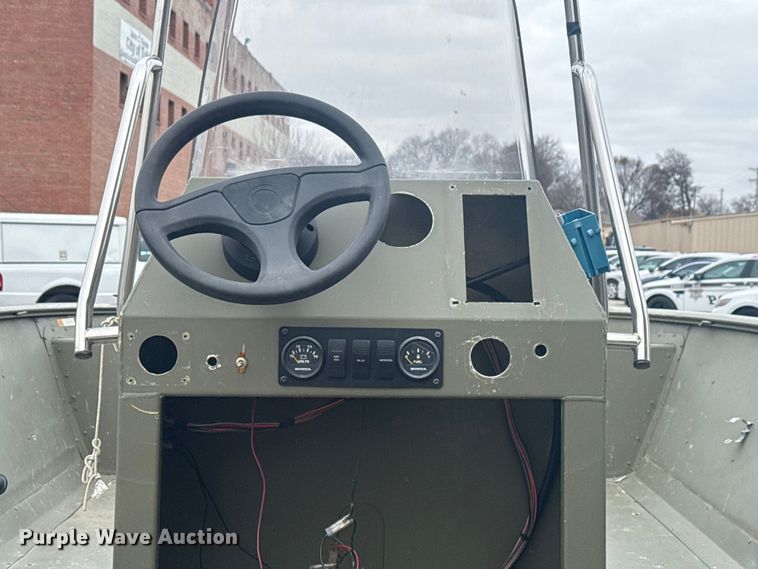 image for item FB8581 2003 Crestline 2070 boat