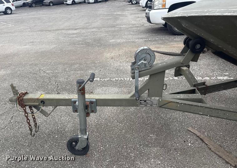 image for item FB8581 2003 Crestline 2070 boat