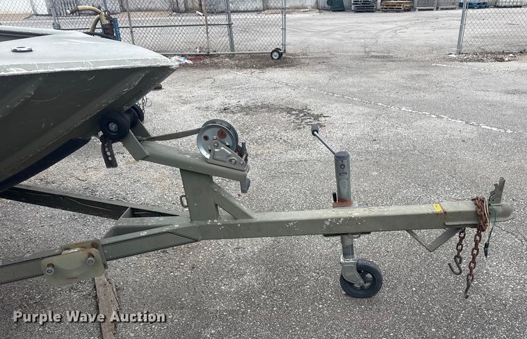 image for item FB8581 2003 Crestline 2070 boat