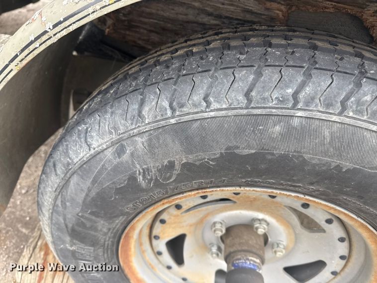 image for item FB8581 2003 Crestline 2070 boat