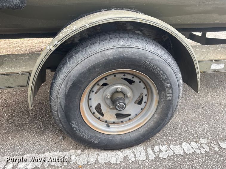 image for item FB8581 2003 Crestline 2070 boat