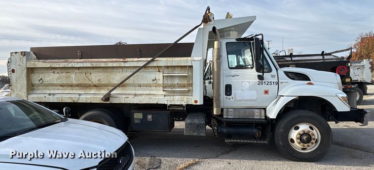 image for item FB8582 2012 International 7400 dump truck