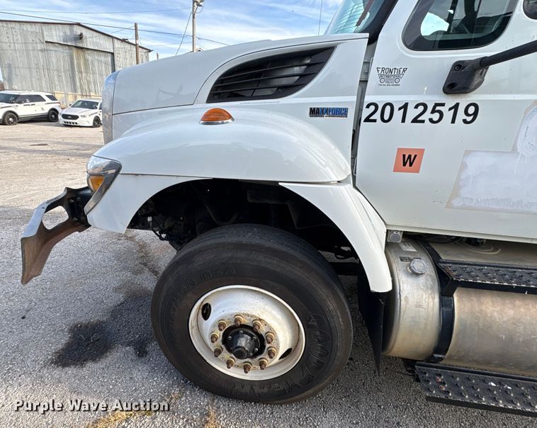 image for item FB8582 2012 International 7400 dump truck