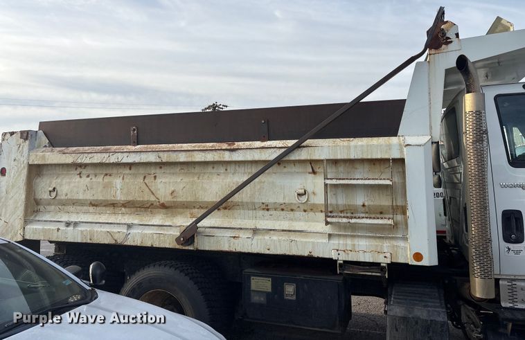 image for item FB8582 2012 International 7400 dump truck