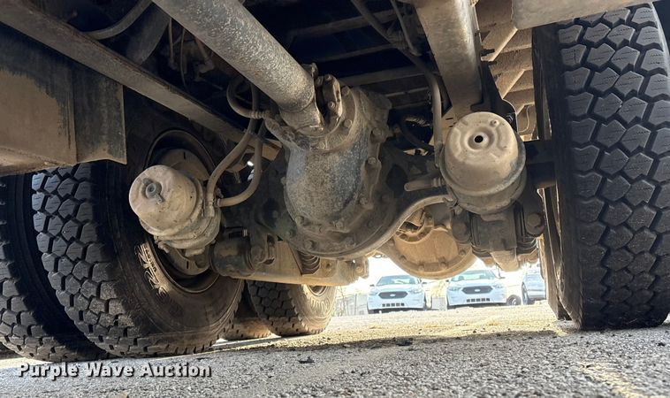 image for item FB8582 2012 International 7400 dump truck