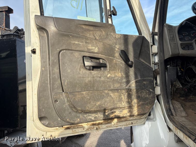 image for item FB8582 2012 International 7400 dump truck