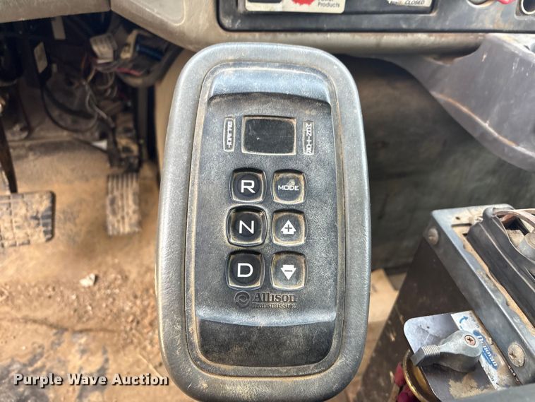 image for item FB8582 2012 International 7400 dump truck