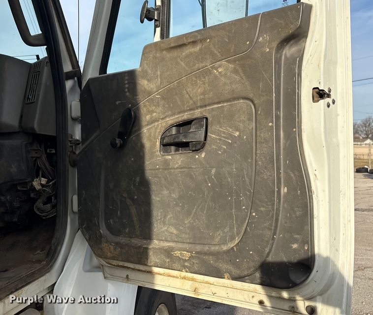 image for item FB8582 2012 International 7400 dump truck