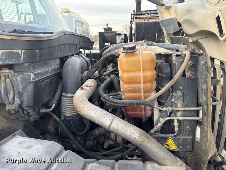 image for item FB8582 2012 International 7400 dump truck