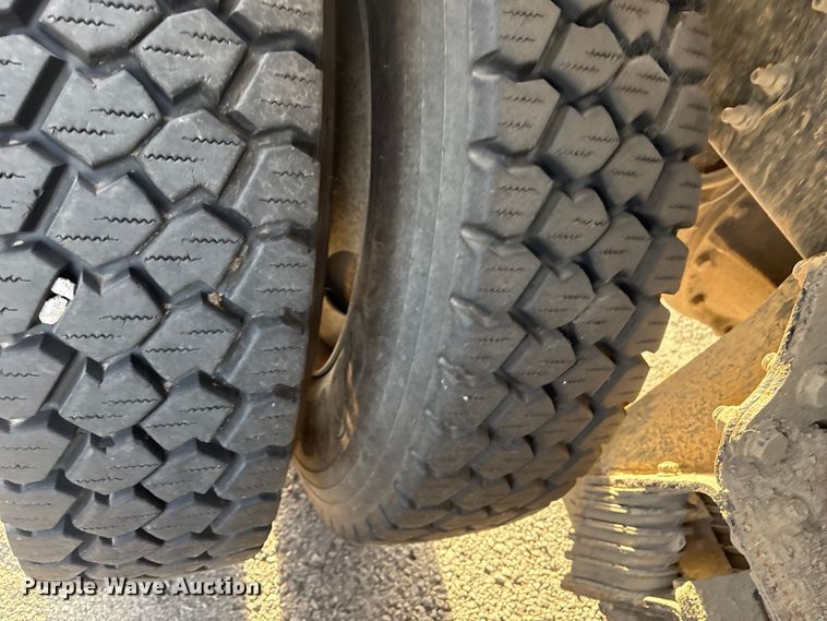 image for item FB8582 2012 International 7400 dump truck