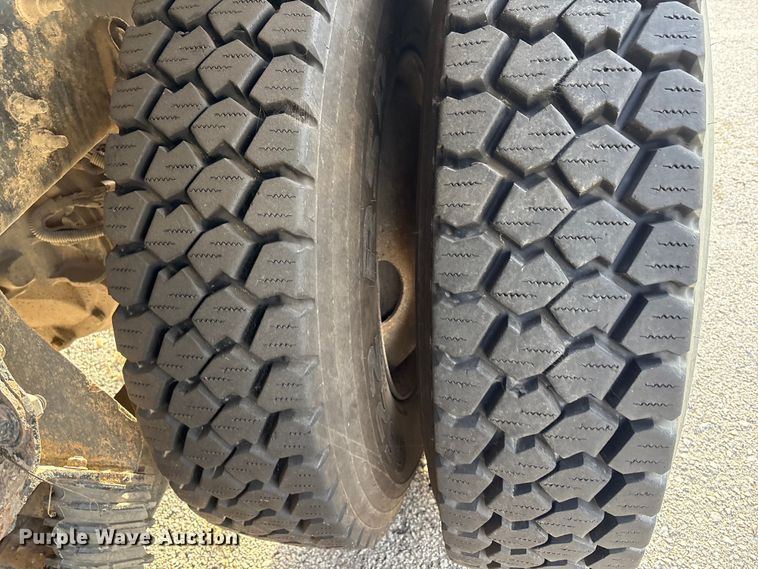 image for item FB8582 2012 International 7400 dump truck