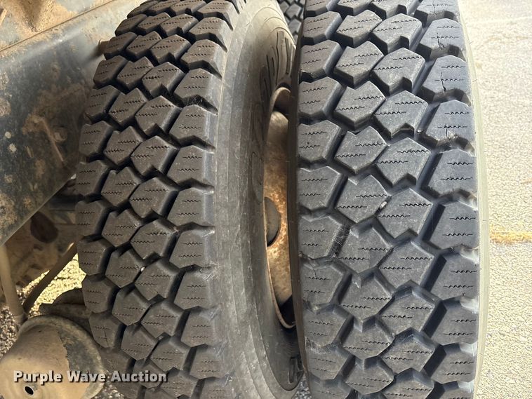 image for item FB8582 2012 International 7400 dump truck