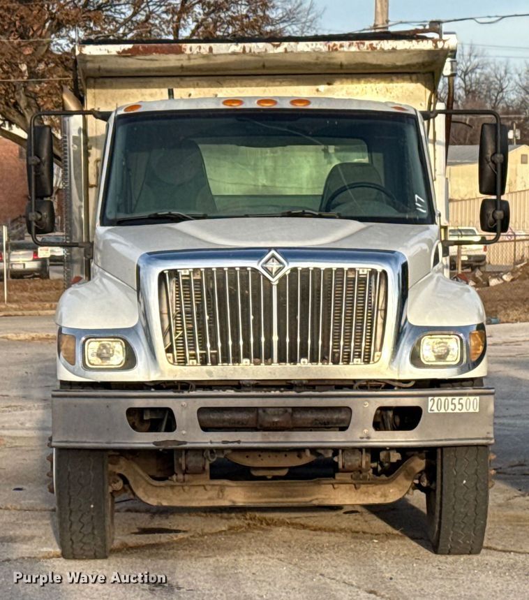 image for item FB8585 2005 International 7400 dump truck