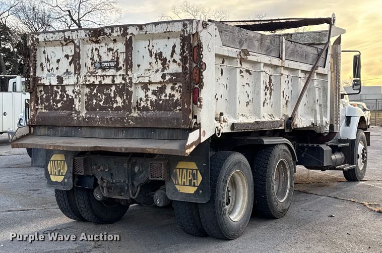 image for item FB8585 2005 International 7400 dump truck