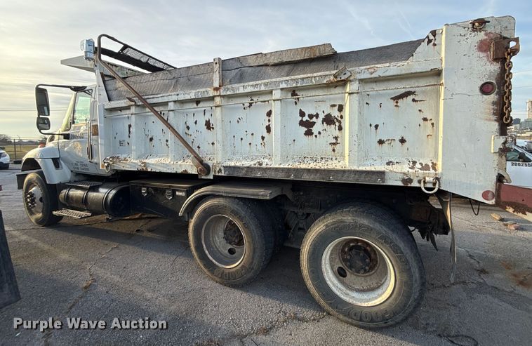 image for item FB8585 2005 International 7400 dump truck
