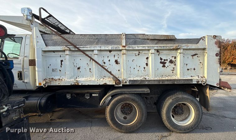 image for item FB8585 2005 International 7400 dump truck