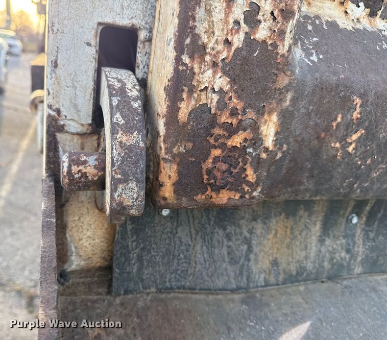 image for item FB8585 2005 International 7400 dump truck