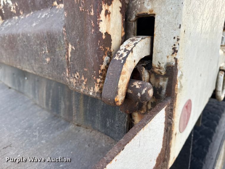 image for item FB8585 2005 International 7400 dump truck