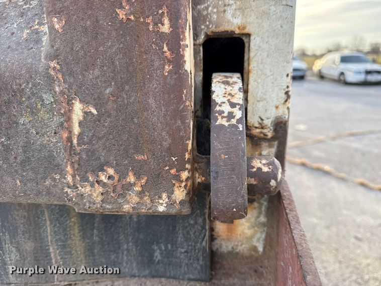 image for item FB8585 2005 International 7400 dump truck