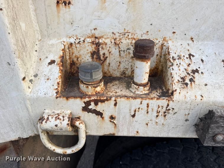 image for item FB8585 2005 International 7400 dump truck