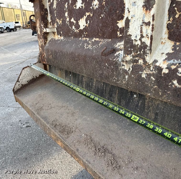 image for item FB8585 2005 International 7400 dump truck