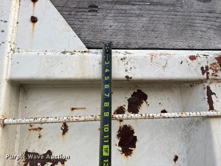 image for item FB8585 2005 International 7400 dump truck