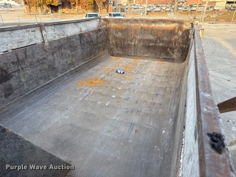 image for item FB8585 2005 International 7400 dump truck