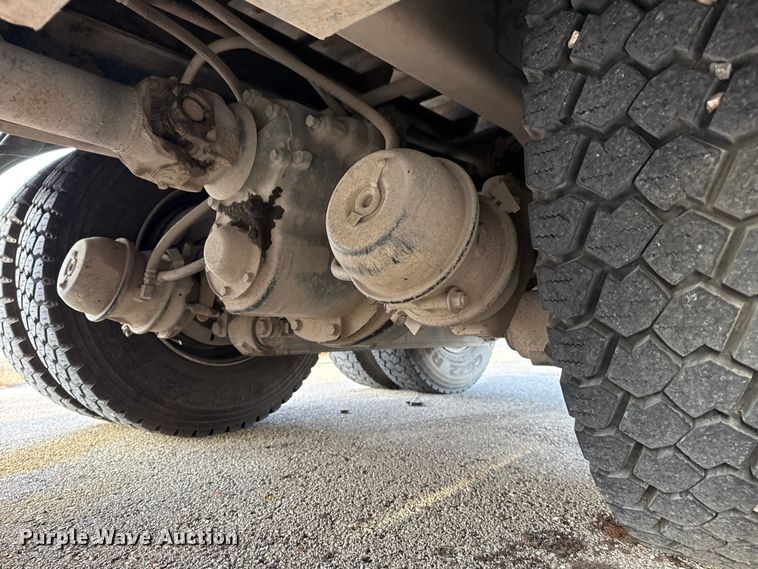 image for item FB8585 2005 International 7400 dump truck