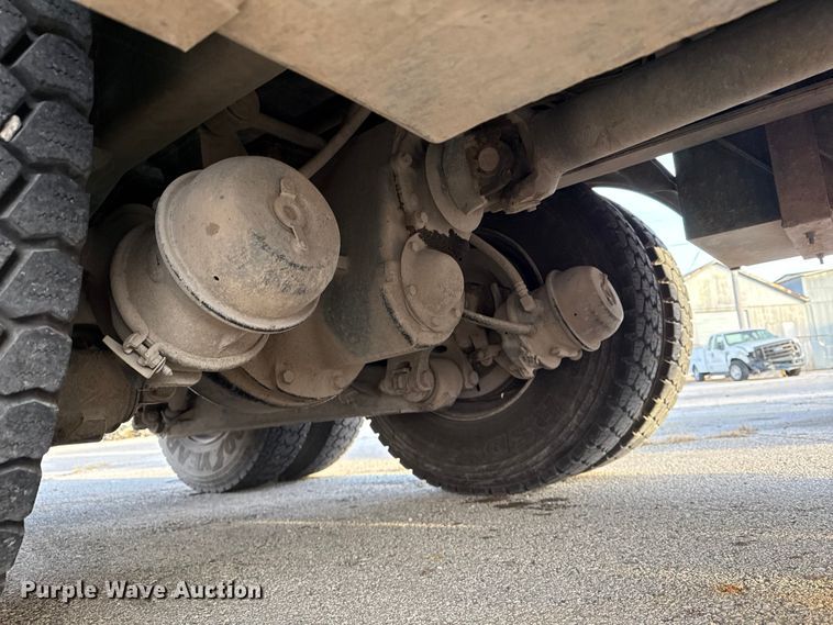 image for item FB8585 2005 International 7400 dump truck