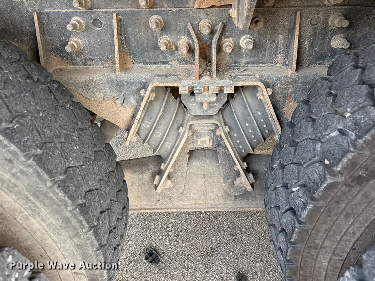 image for item FB8585 2005 International 7400 dump truck