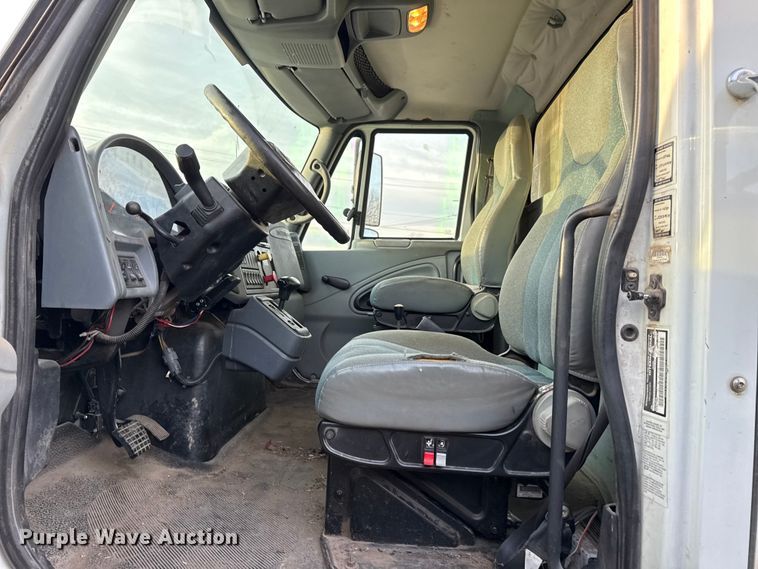 image for item FB8585 2005 International 7400 dump truck