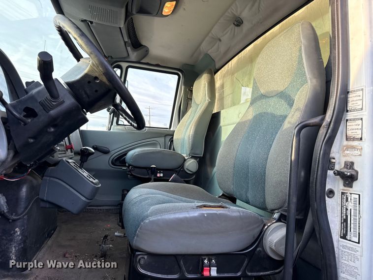 image for item FB8585 2005 International 7400 dump truck