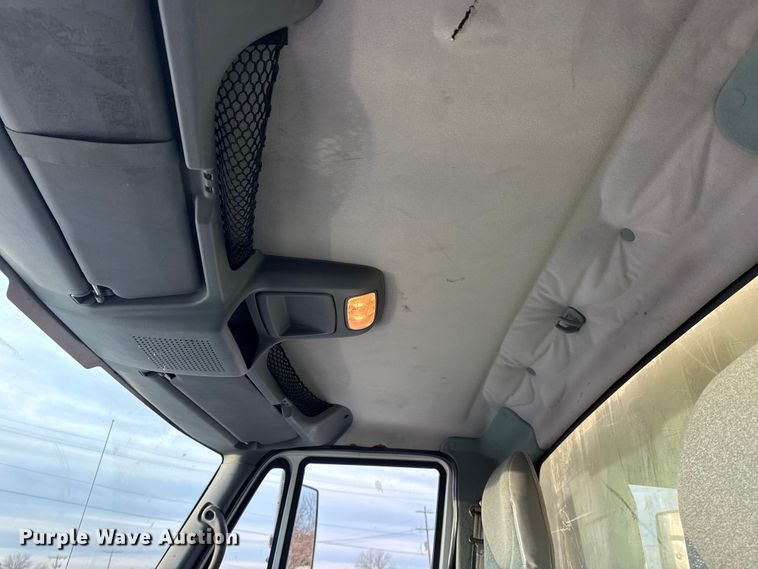 image for item FB8585 2005 International 7400 dump truck