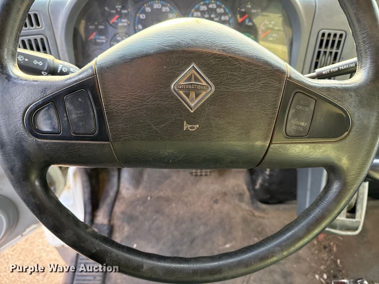 image for item FB8585 2005 International 7400 dump truck