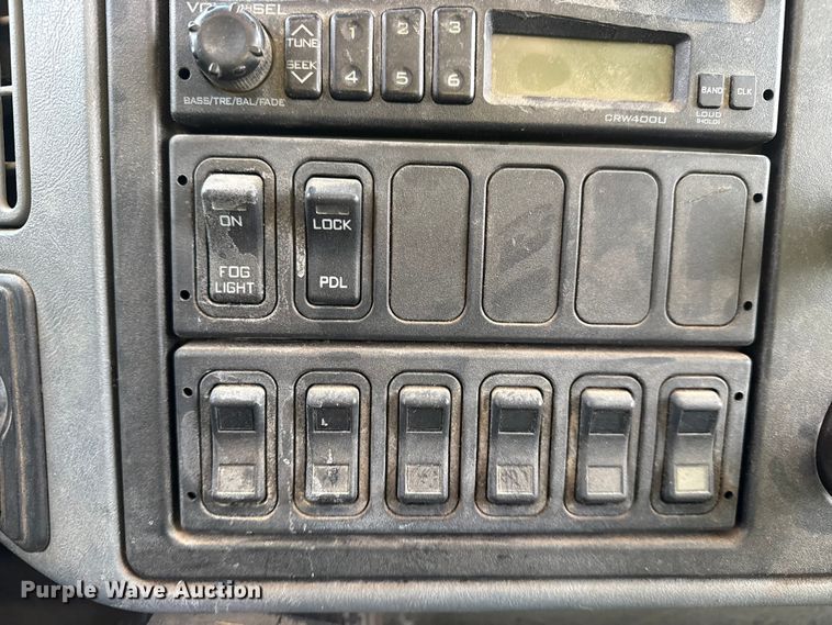 image for item FB8585 2005 International 7400 dump truck