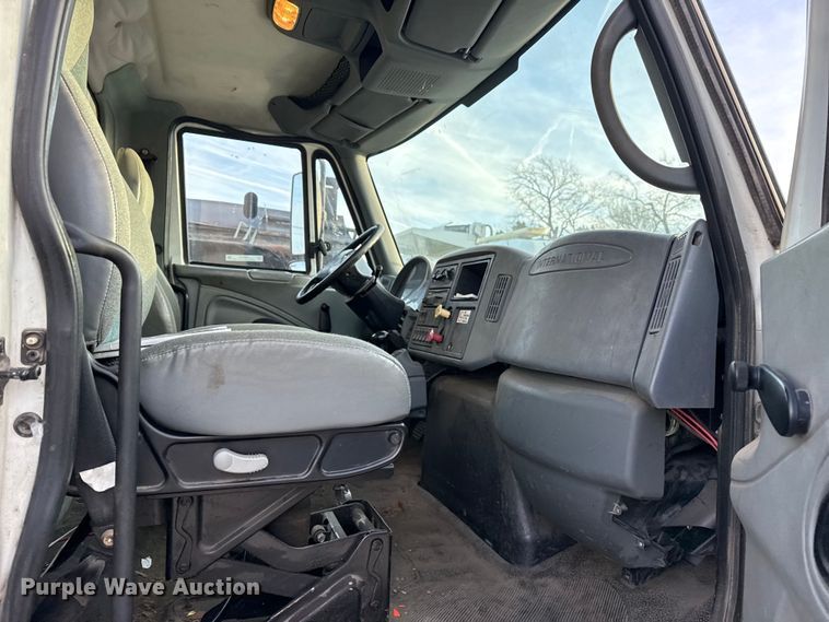 image for item FB8585 2005 International 7400 dump truck