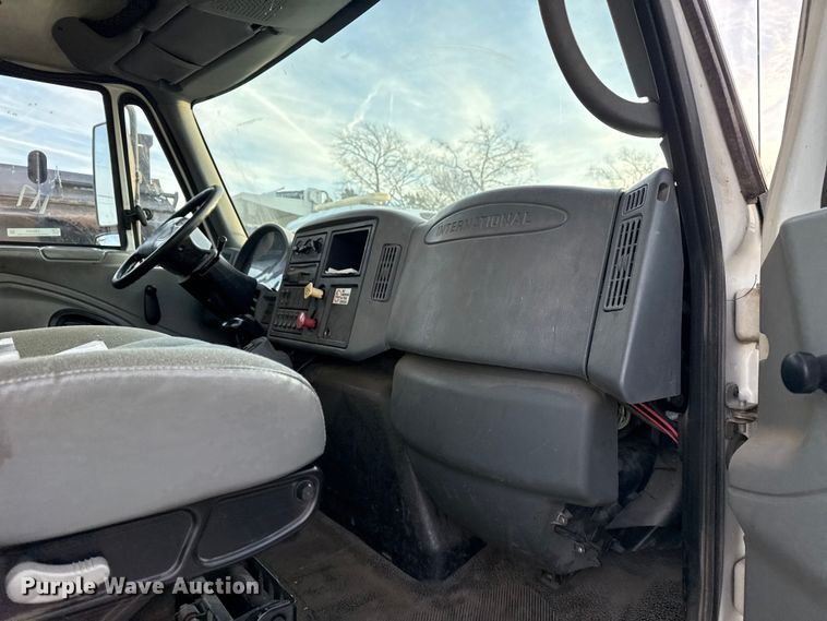 image for item FB8585 2005 International 7400 dump truck