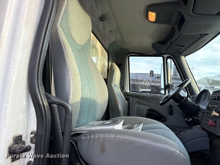 image for item FB8585 2005 International 7400 dump truck